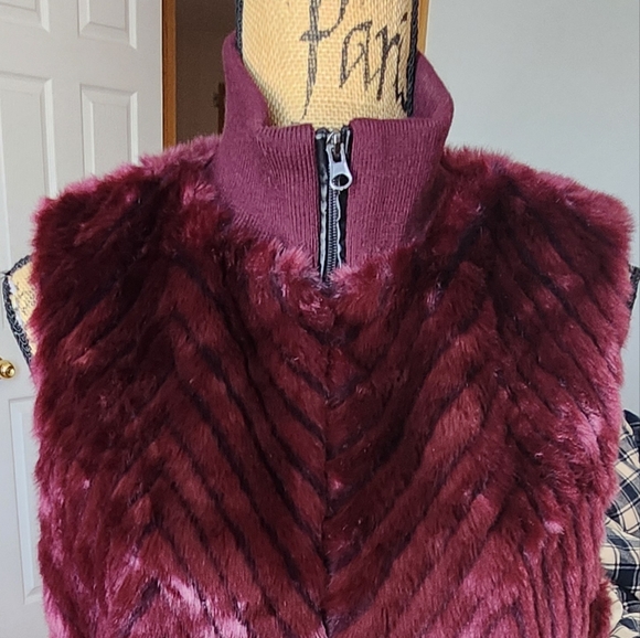 Faux fur vest - Picture 5 of 7